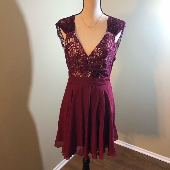Dresses & Skirts - Lace Formal Dress - Size 8/UK 12